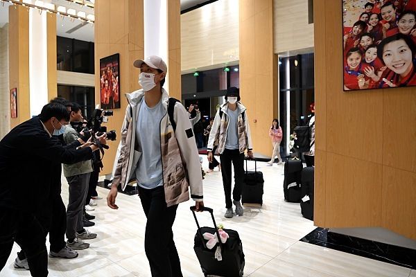 杨华洲更是额头青筋一根根冒了出来。